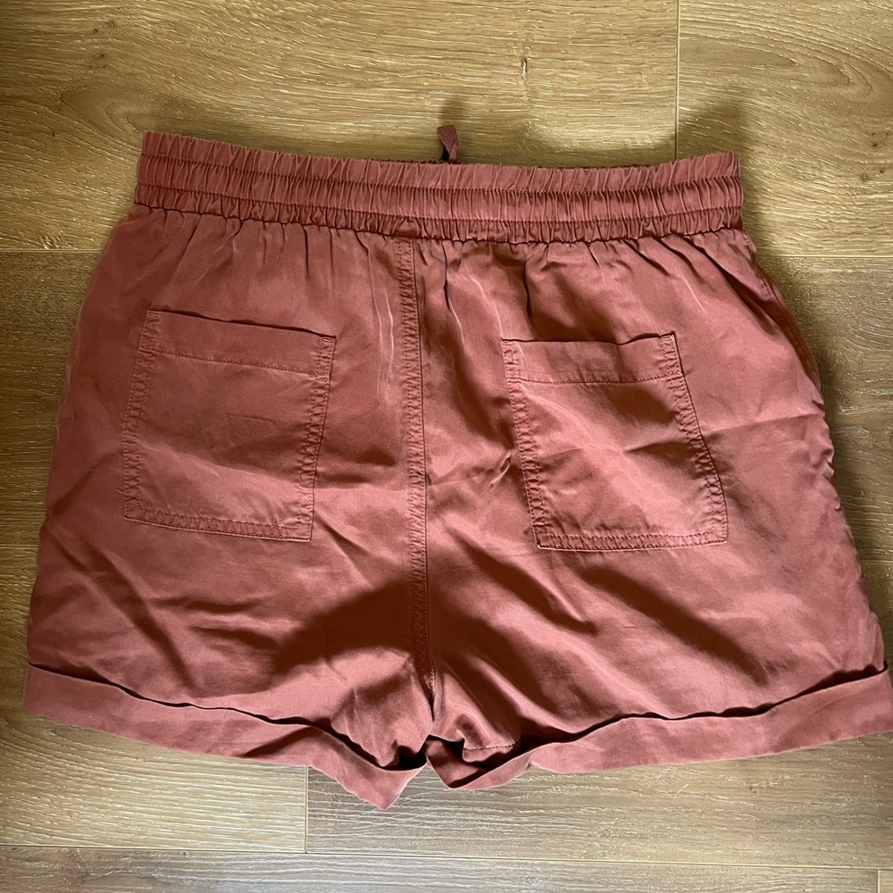 Universal Thread Shorts - Picture 2 of 3